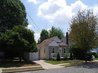 241 Ribbon St, Franklin Square, NY 11010