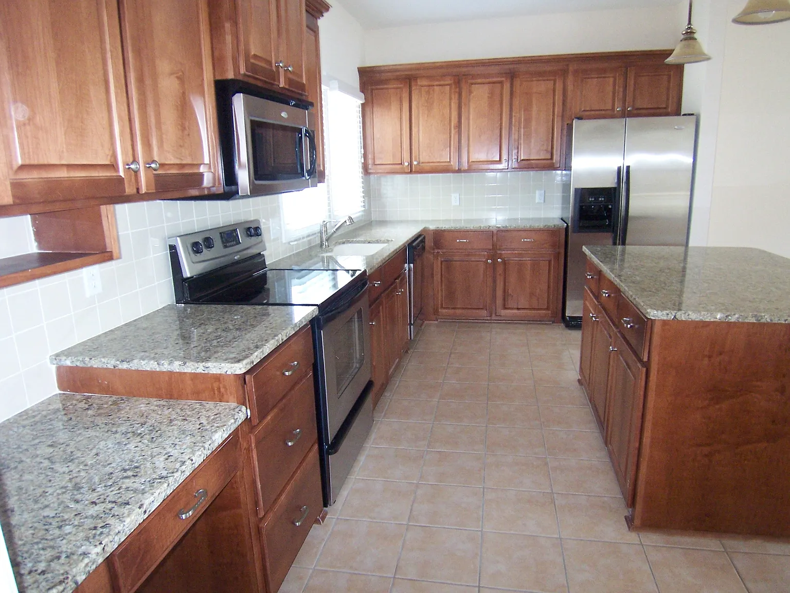 2 bed, 1100 sqft, $2,400 — Photo 3