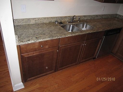 4th image of 1240 Fairmont Ave APT 22