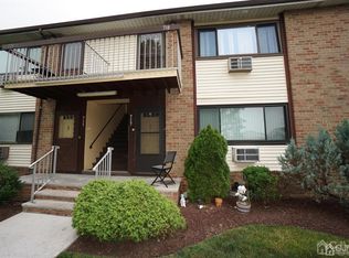 717 Cricket Ln, Woodbridge, NJ
