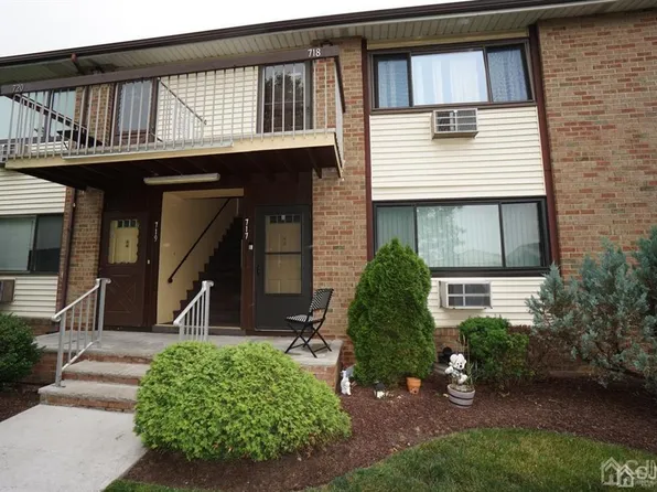 717 Cricket Ln, Woodbridge, NJ 07095
