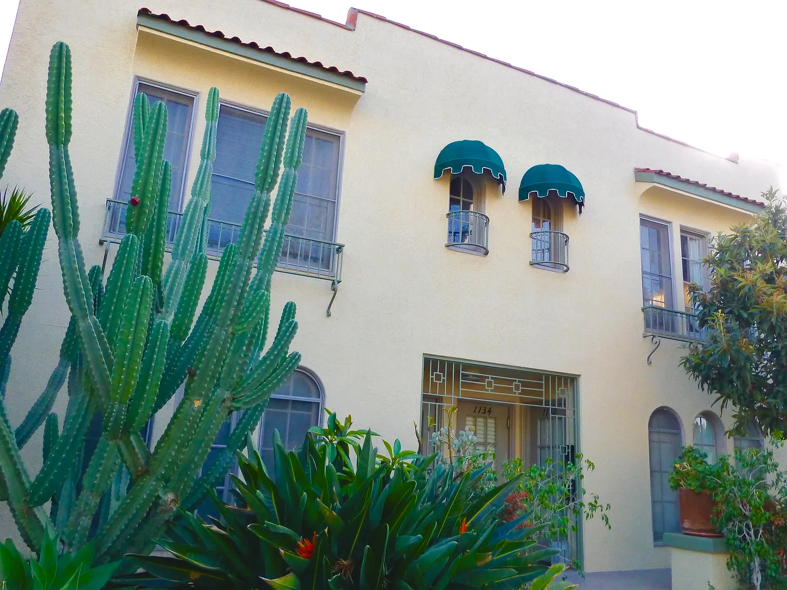 N Gardner St, Los Angeles — Photo 2