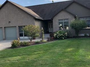 101 Tradewind Cir, North Syracuse, NY 13212