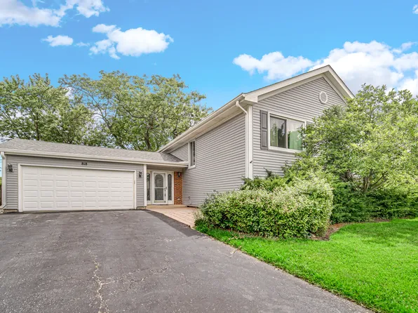 818 Woodbine Cir, Lake Zurich, IL 60047