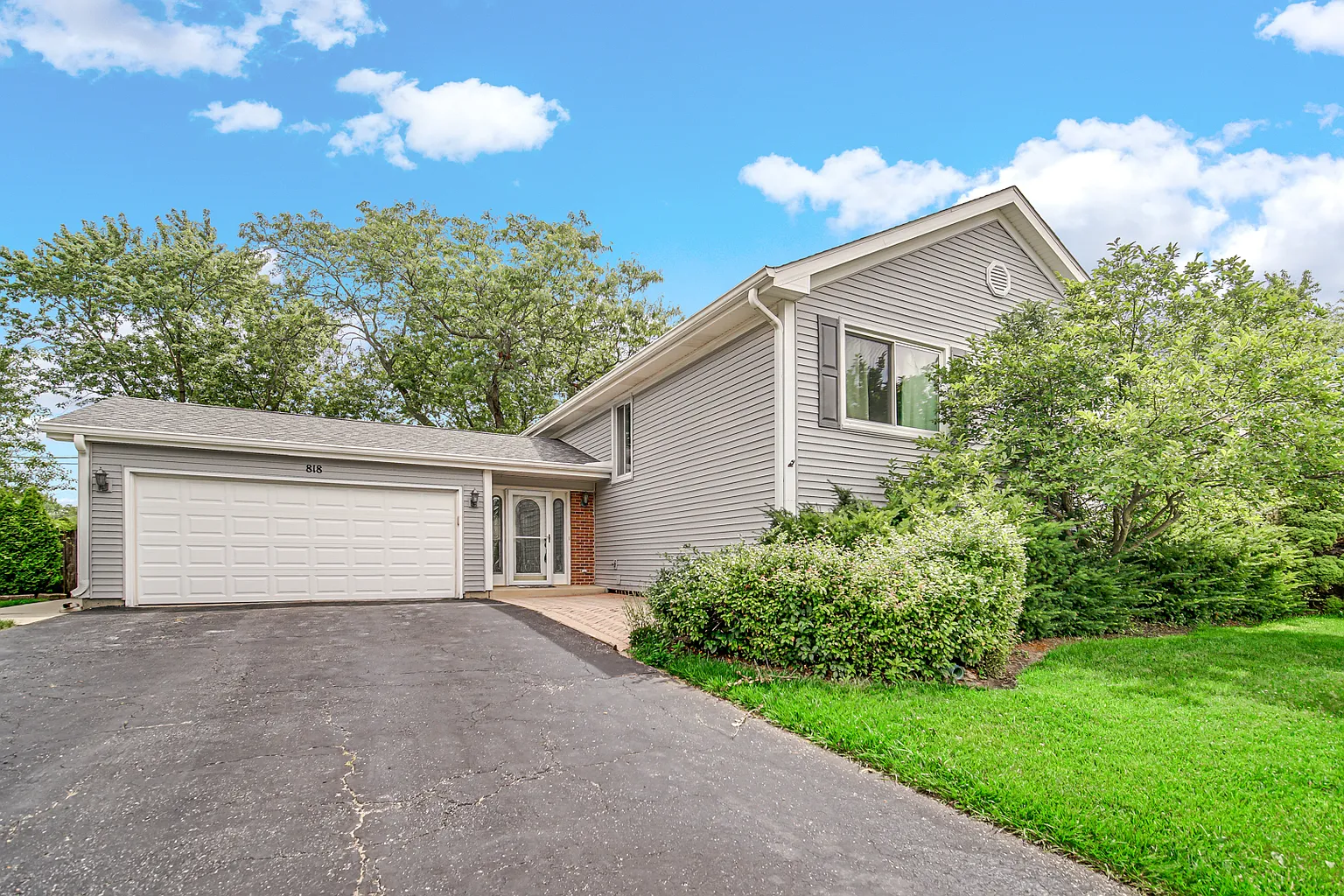 818 Woodbine Cir photo 1