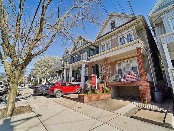3rd image of 136 Shippen St