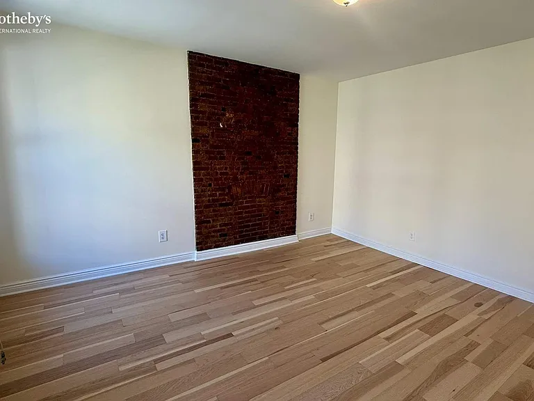 2708 Broadway #11 — Photo 2