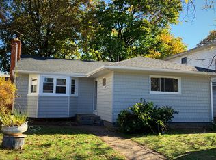 212 Grand St, Westbury, NY 11590
