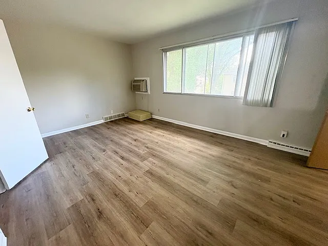 806-822 Mayfair Avenue - 810-2 — Photo 3