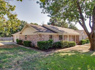 1824 Gettysburg Pl, Bedford, TX 76022