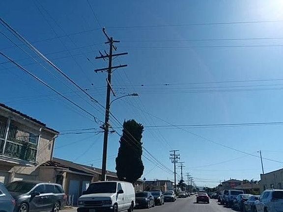 4th image of 709 Fraser Ave