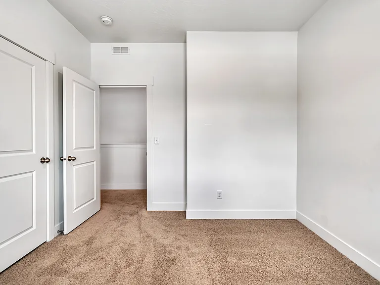 1593 N 1870 E — Photo 21