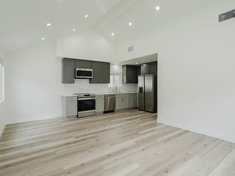 516 South St #A — Photo 11