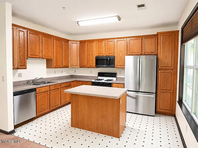 526 Saint Andrews Pl — Photo 14
