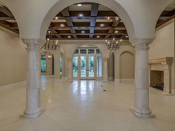 5th image of 14 N Badger Lodge Cir