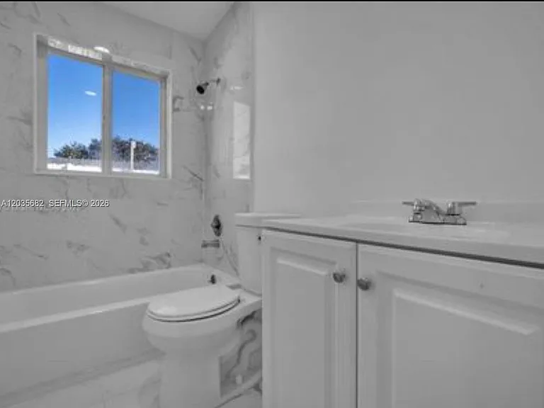 3811 NW 6th Pl — Photo 5