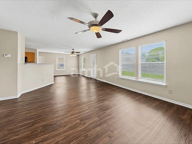 1221 Redwood Dr — Photo 7