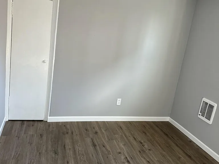 124 Wilson St — Photo 3