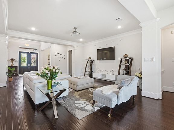 3rd image of 4320 Egremont Pl