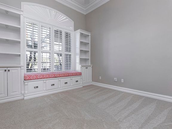 5th image of 961 Stratford Pl
