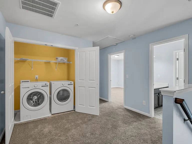 2031 Hemlock Dr #1 — Photo 16