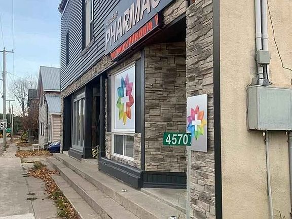 2nd image of 4570 Penetanguishene Rd