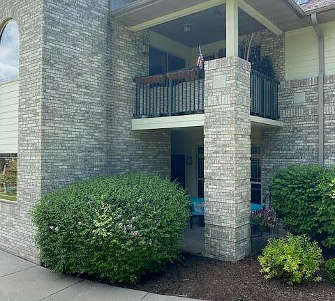 2nd image of 470 N Silverbrook Dr Unit 102