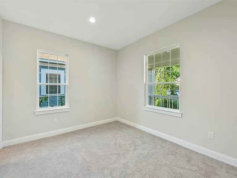 502 S Clinton Ave — Photo 11
