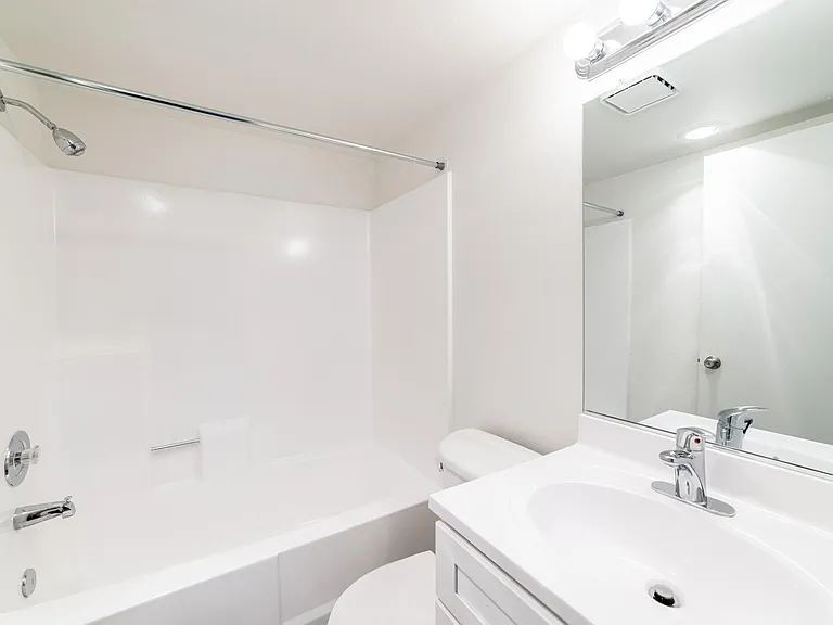 Parkwood Apartments — Photo 36