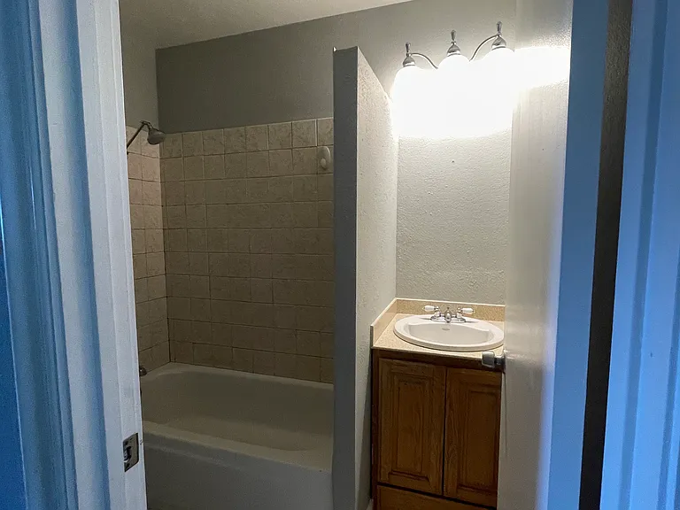 421 Cordelia St — Photo 17