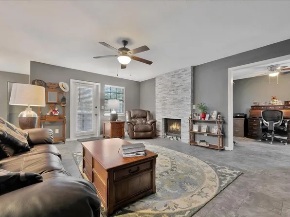 5520 Champions Dr, Lufkin, TX 75901