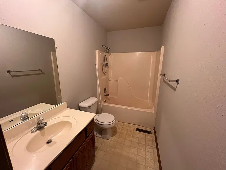 3 bed, 1.5 bath, $975 — Photo 6