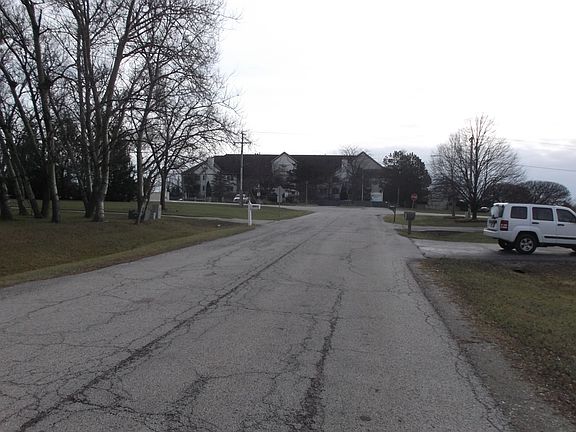 4th image of 38030 N Golf Lane Dr