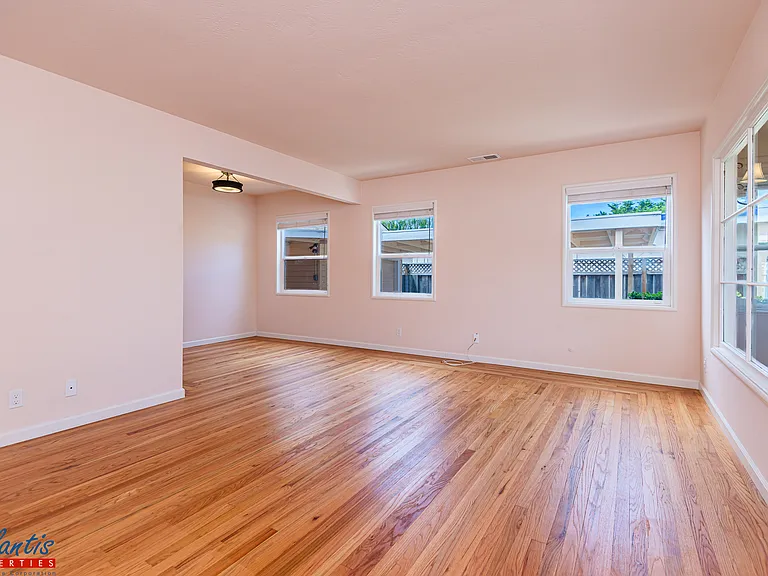 525 Laverne Ave — Photo 5