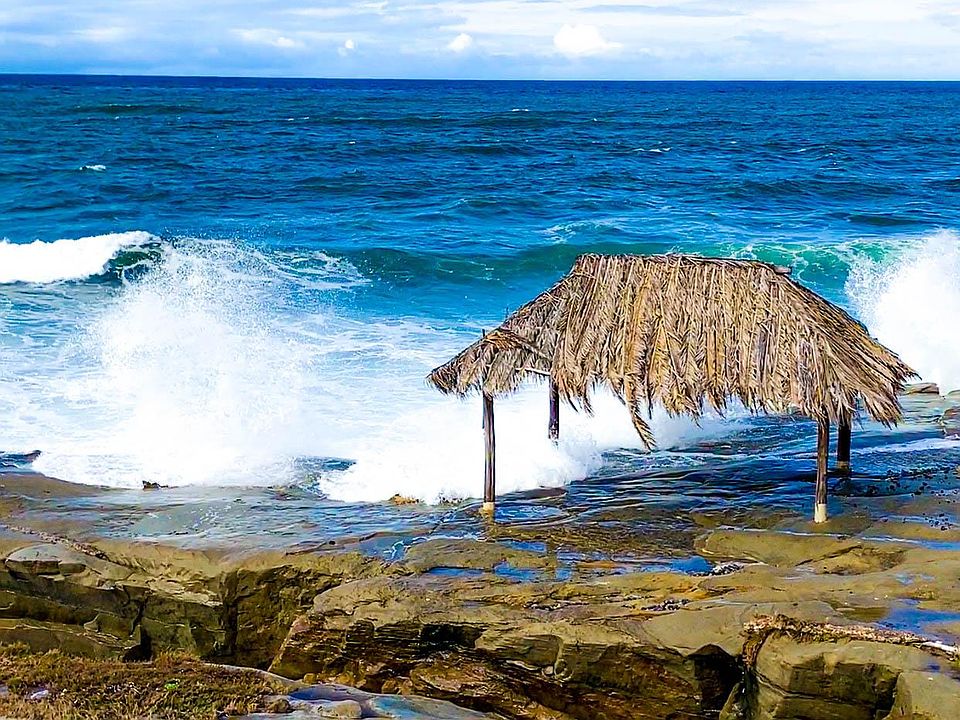 100 Ft from Beautiful Windnsea in La Jolla.