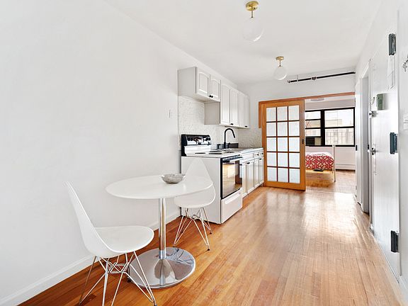 3rd image of 240 Mulberry St APT 18