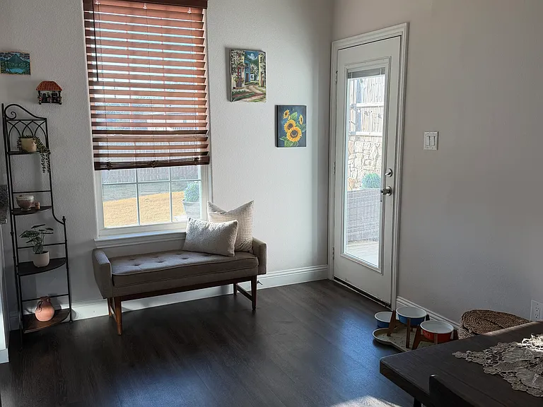 2317 Forest Hill Ln — Photo 6