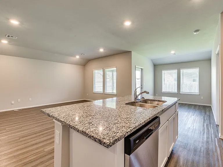3102 Debbie Ln — Photo 32