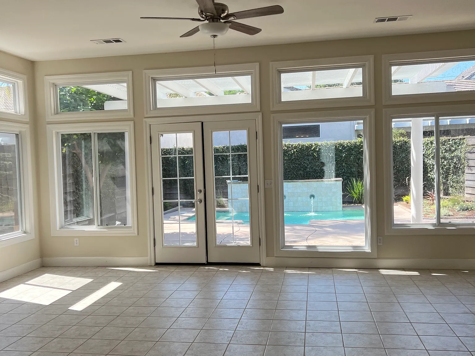 3 bed, 2096 sqft, $3,200 — Photo 3