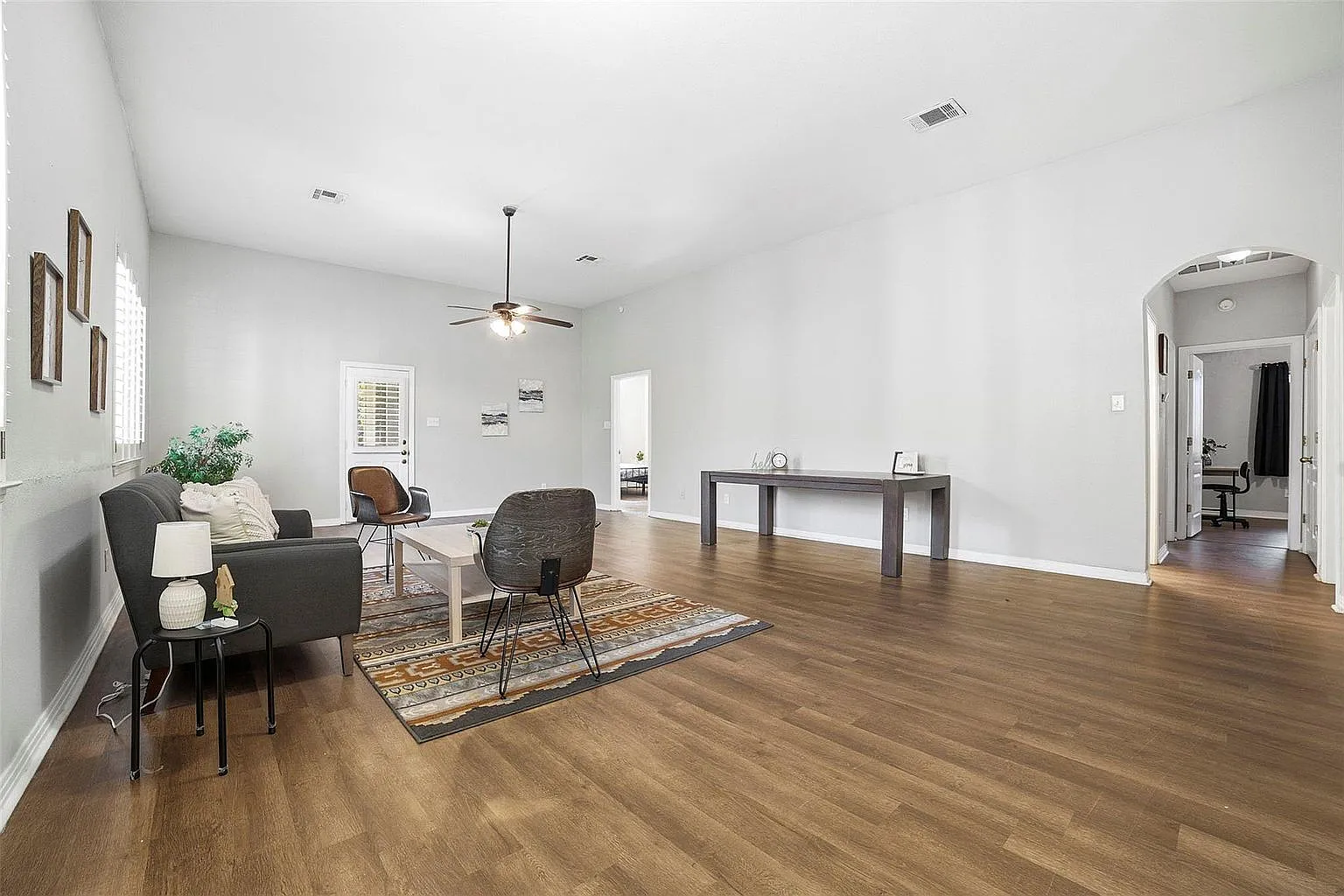 3 bed, 2.0 bath, 1877 sqft, $2,250 — Photo 2