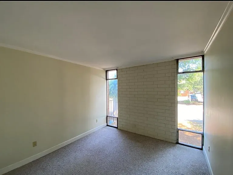 1747 S Hawthorne Rd — Photo 5