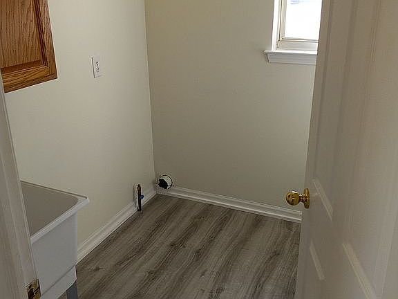 5th image of 8072 Rayna Ct