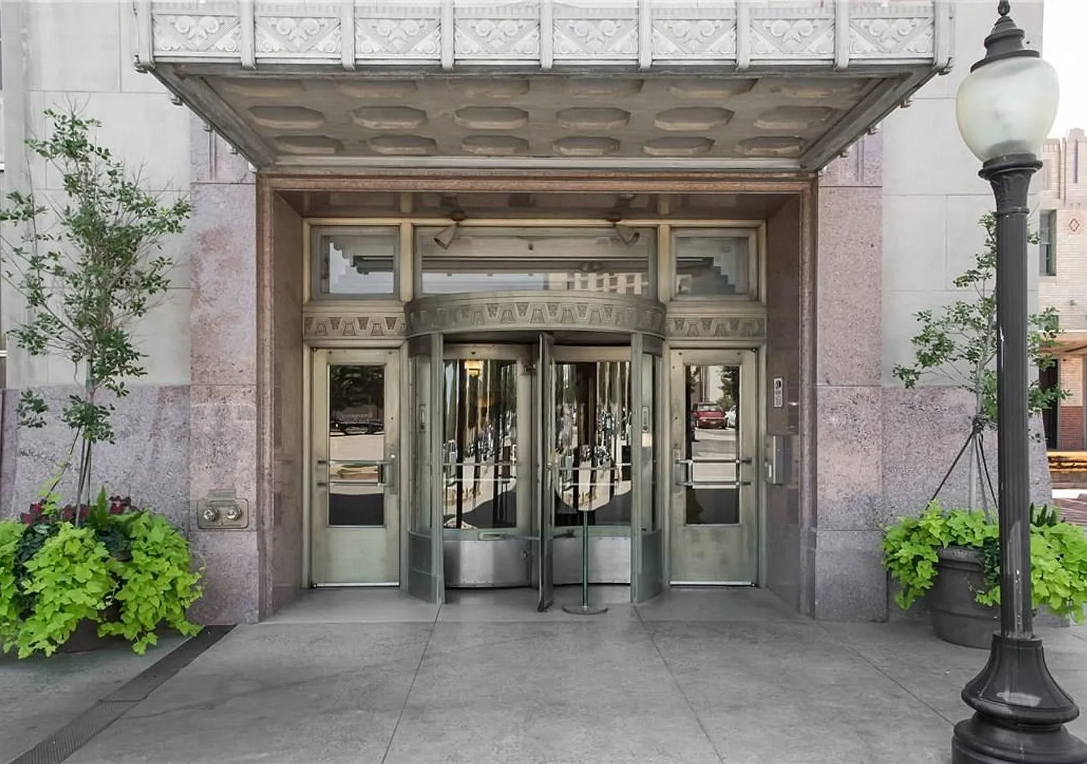 Skyline Views, Resort-Style Amenities & Unmatched Convenience — Photo 2