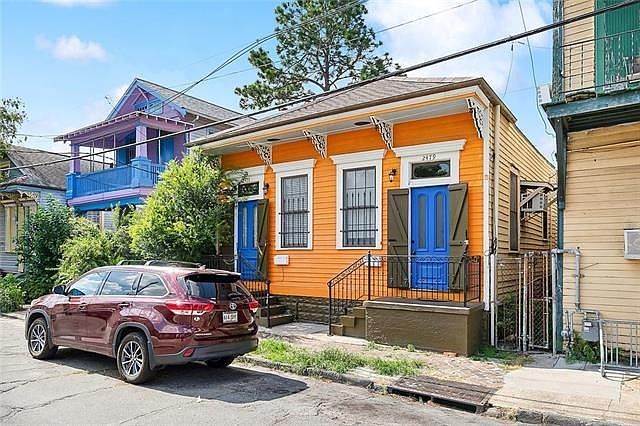 1st image of 2479 Burgundy St