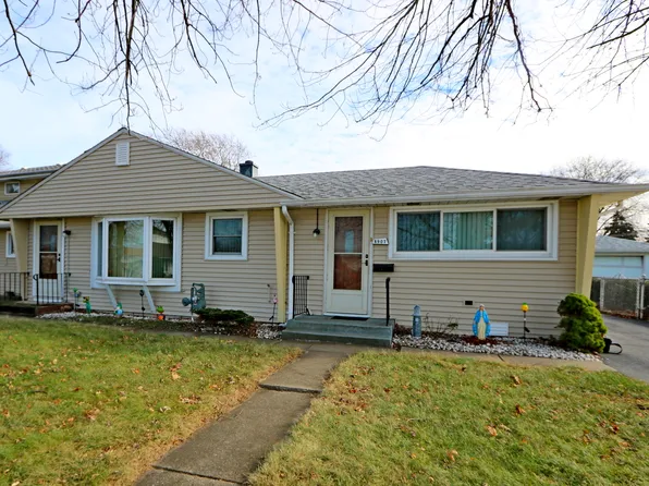 8907 S Ryan Rd, Hometown, IL 60456