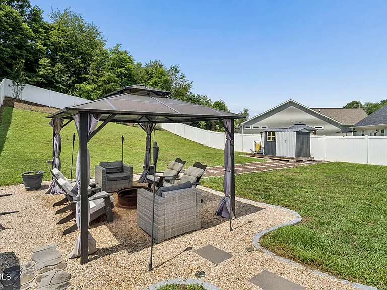 515 Villa Ln — Photo 33