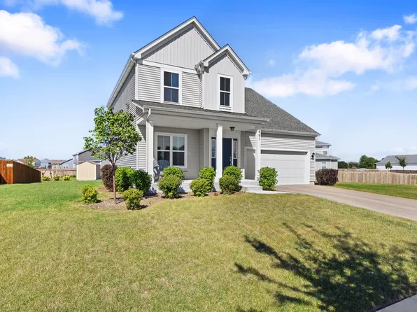 451 Mary Ann Cir, Sycamore, IL 60178