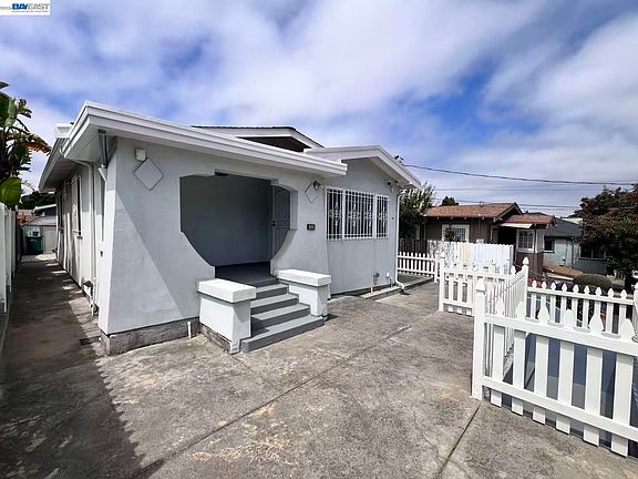 3rd image of 3325 Macarthur Blvd
