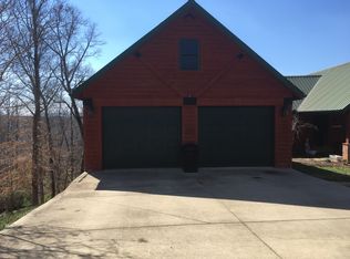2051 Scenic View Ct, Byrdstown, TN 38549