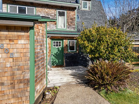 3rd image of 608 NW Estate Dr